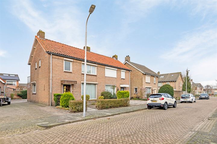 View photo 27 of Lijsterbesstraat 17