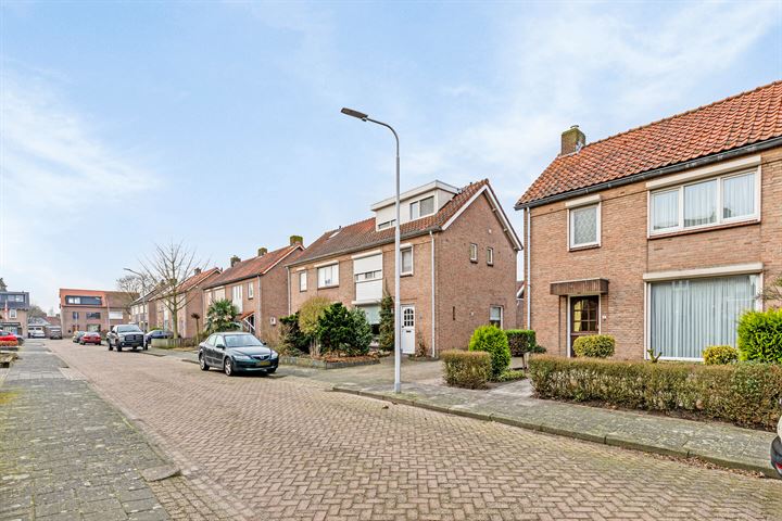 View photo 28 of Lijsterbesstraat 17