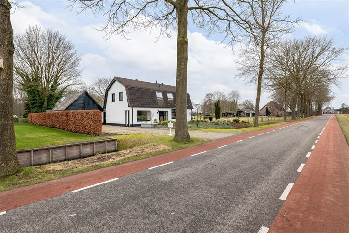 Bekijk foto 36 van Rambonnetweg 3