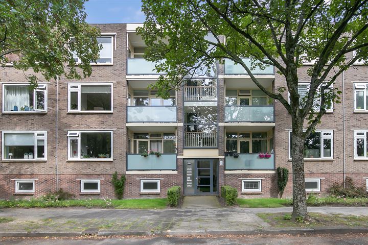 Bekijk foto 1 van Betje Wolffstraat 28