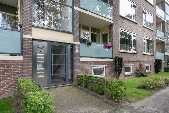 Bekijk foto 7 van Betje Wolffstraat 28