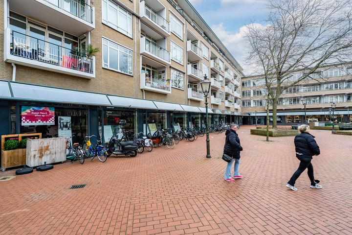 Julianaplein 98, Bussum