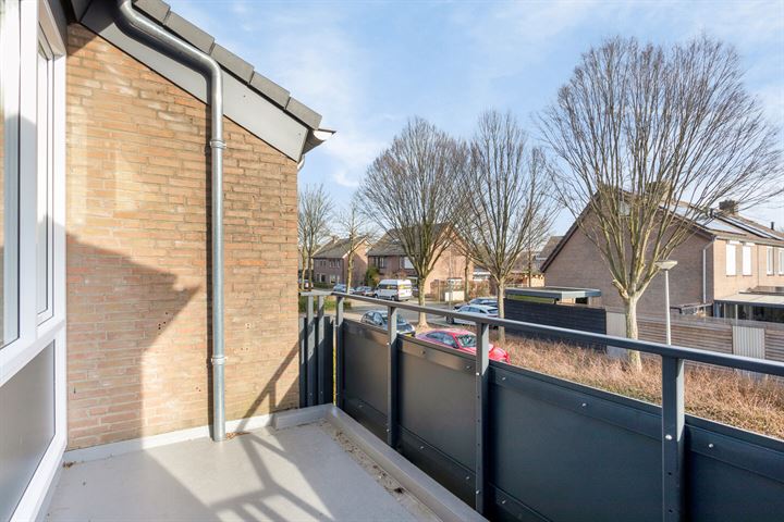 View photo 11 of Schout de Wagenerstraat 12