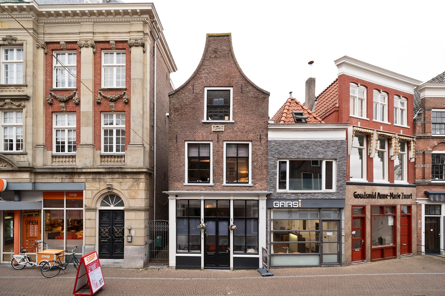 View photo 1 of Westwagenstraat 34