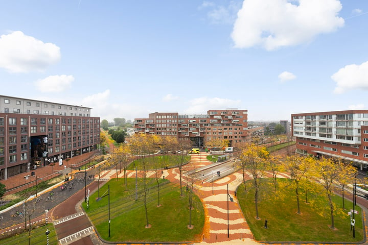 Bekijk foto 30 van Middeldijkerplein 85