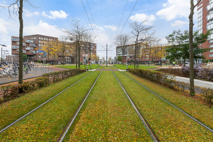 Bekijk foto 35 van Middeldijkerplein 85