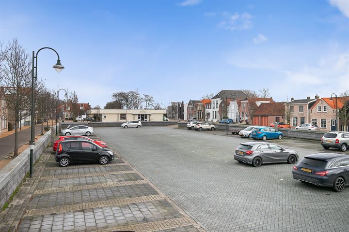 Bekijk foto 35 van Zonnebloemstraat 8