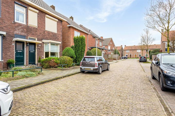 Bekijk foto 24 van Niasstraat 15