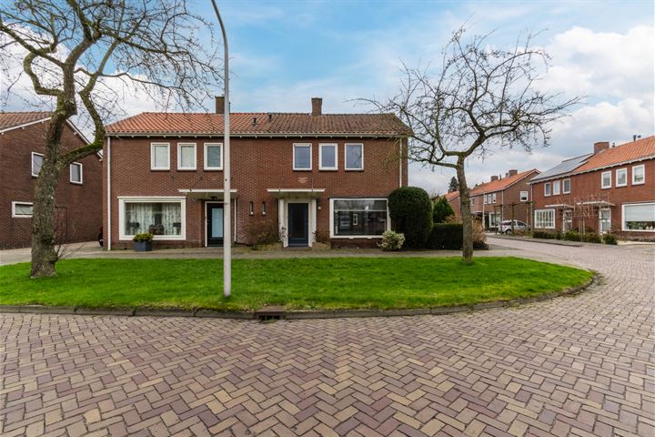 View photo 39 of Bilderdijklaan 15