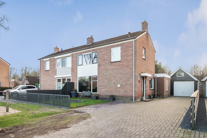 Bekijk foto 1 van Prinses Beatrixstraat 16