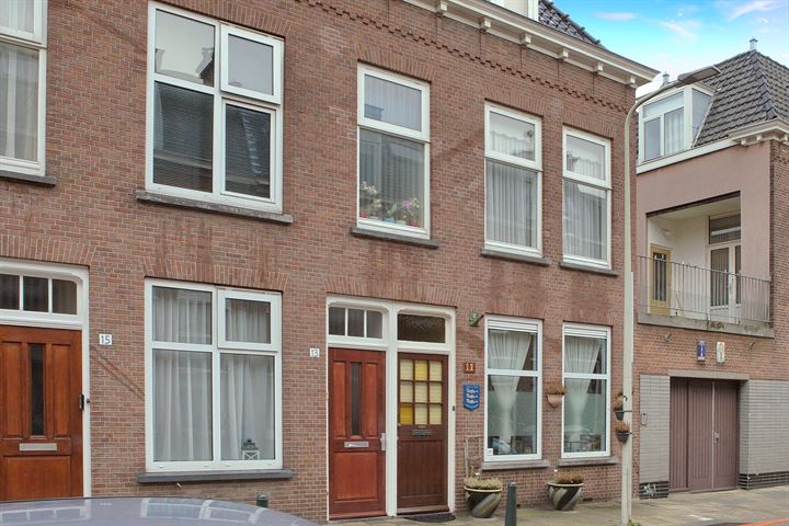 Bekijk foto 2 van Van Egmondstraat 11