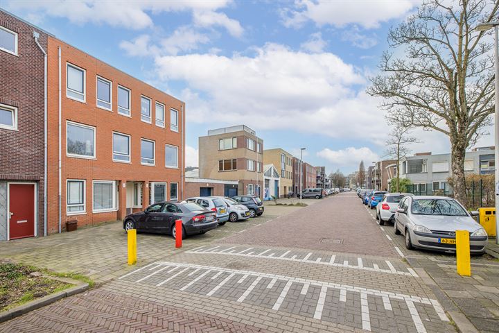 Bekijk foto 23 van C. van Maasdijkstraat 82-A