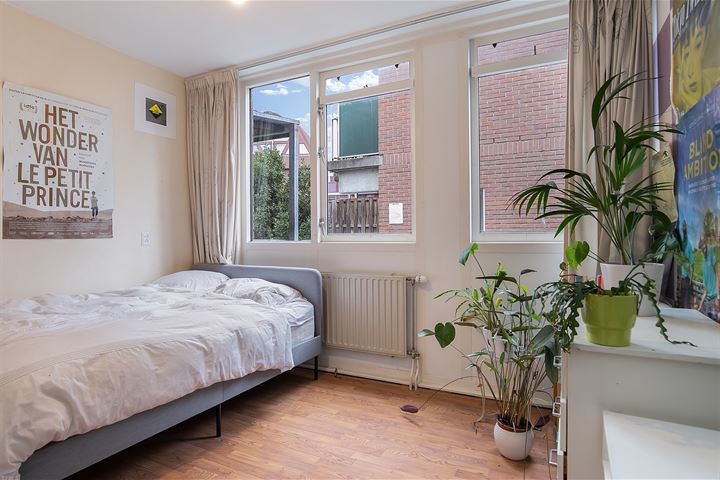 Bekijk foto 12 van Graaf Balderikstraat 49