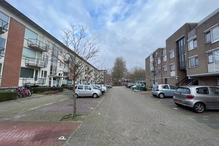 Bekijk foto 15 van Oostblok 174