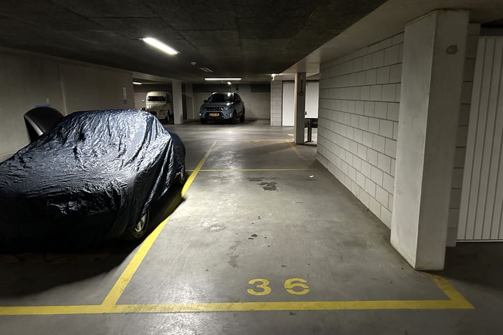 Bekijk foto 1 van Icarusweg parkeerplaats 36