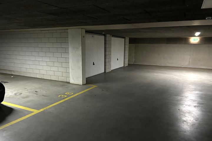 Bekijk foto 10 van Icarusweg parkeerplaats 36