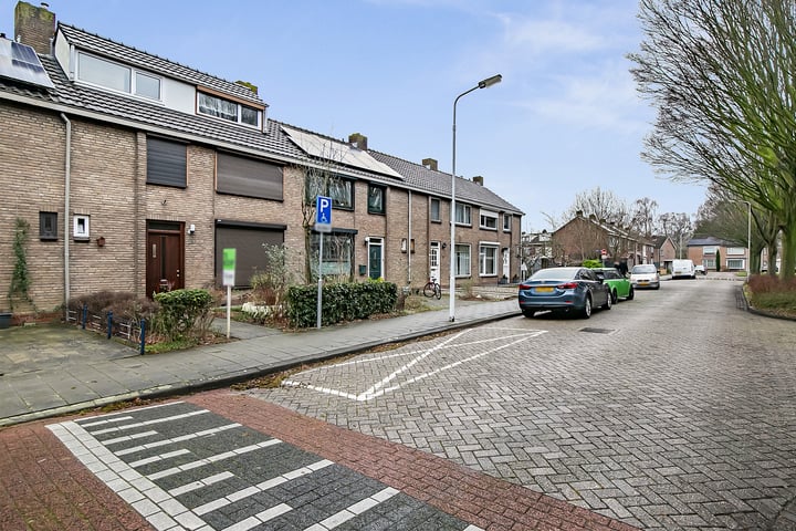 View photo 37 of Breitnerstraat 28