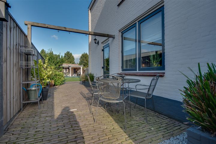 Bekijk foto 42 van van Heeswijkstraat 3