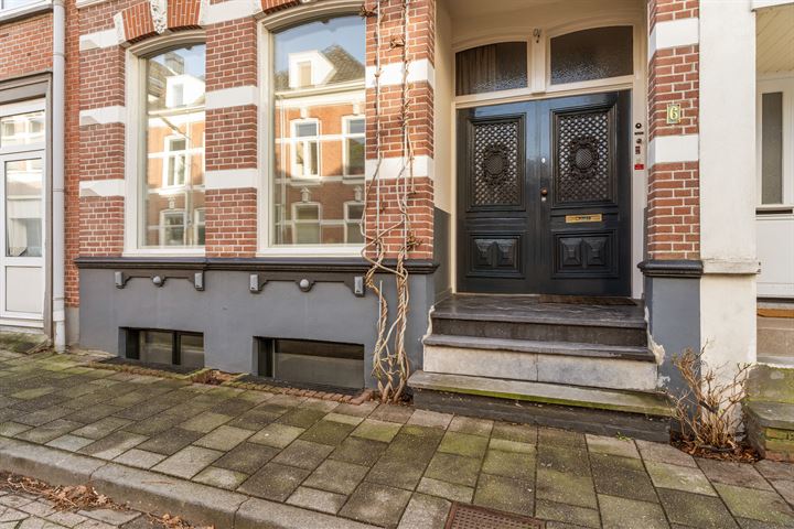 Bekijk foto 4 van Hugo de Grootstraat 6