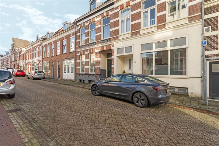 Bekijk foto 2 van Hugo de Grootstraat 6