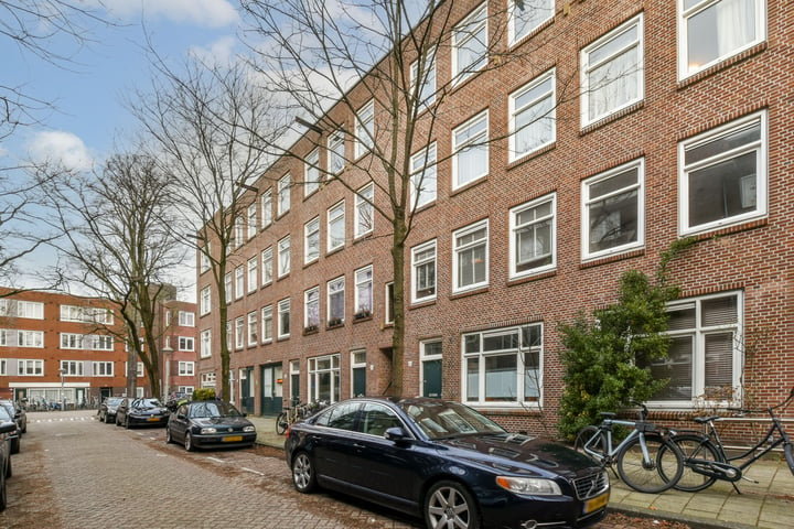 Bekijk foto 2 van IJselstraat 56-3