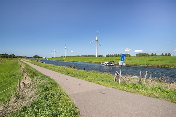 Bekijk foto 30 van Roosendaelweg 17