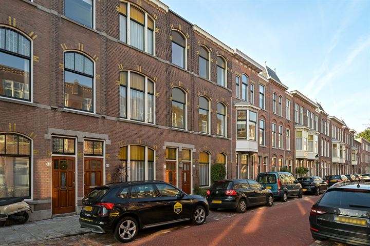 Bekijk foto 32 van Van Beuningenstraat 66