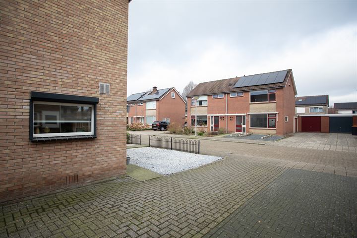 Bekijk foto 48 van Leliestraat 32