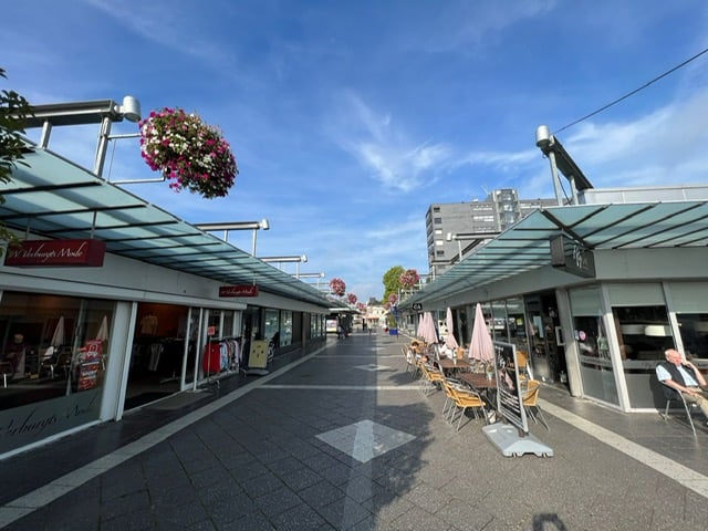 View photo 1 of Winkelcentrum Woensel 354