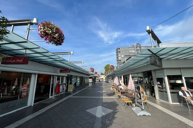 View photo of Winkelcentrum Woensel 354