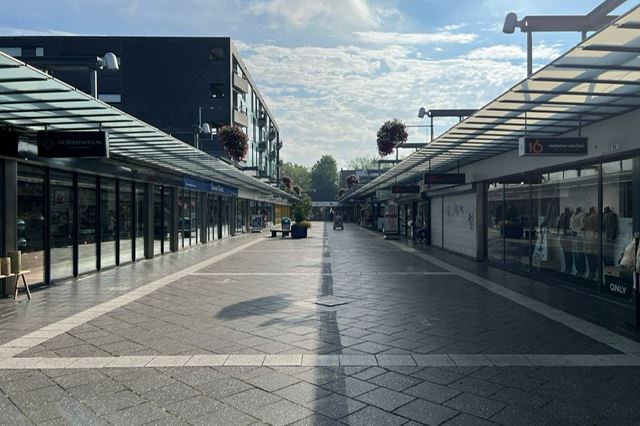 View photo 5 of Winkelcentrum Woensel 354