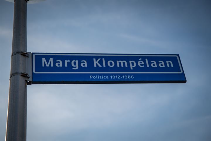 Bekijk foto 2 van Marga Klompélaan 26