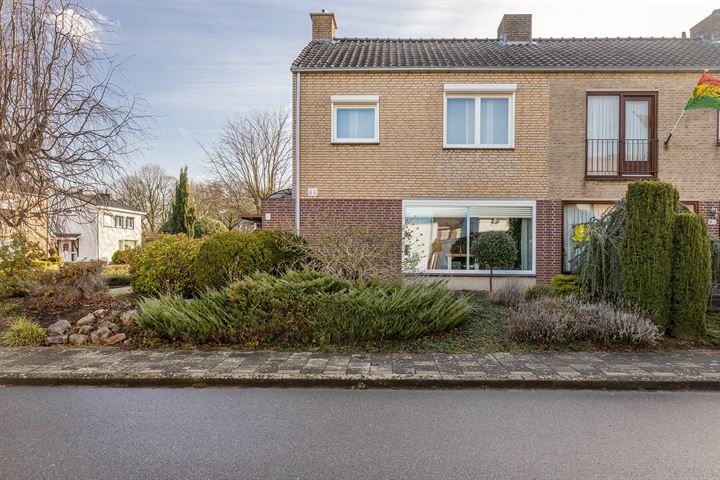 Bekijk foto 1 van van Oldenbarneveldtstraat 8