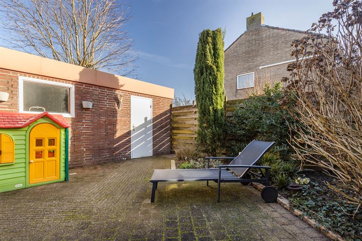 Bekijk foto 36 van van Oldenbarneveldtstraat 8