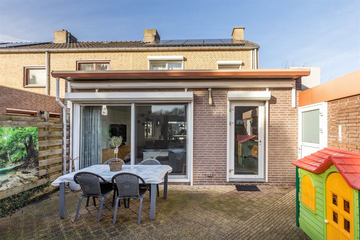 Bekijk foto 38 van van Oldenbarneveldtstraat 8