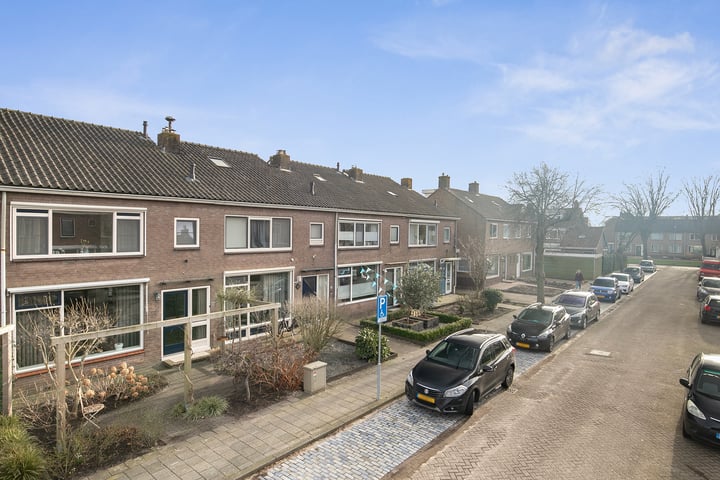 Bekijk foto 2 van Lorentzstraat 22