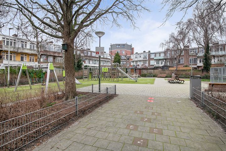 Bekijk foto 34 van Loenensestraat 112