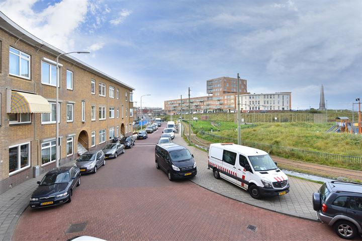 View photo 28 of Zeeruststraat 206