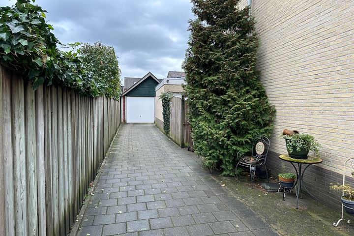 View photo 36 of Beatrixstraat 19