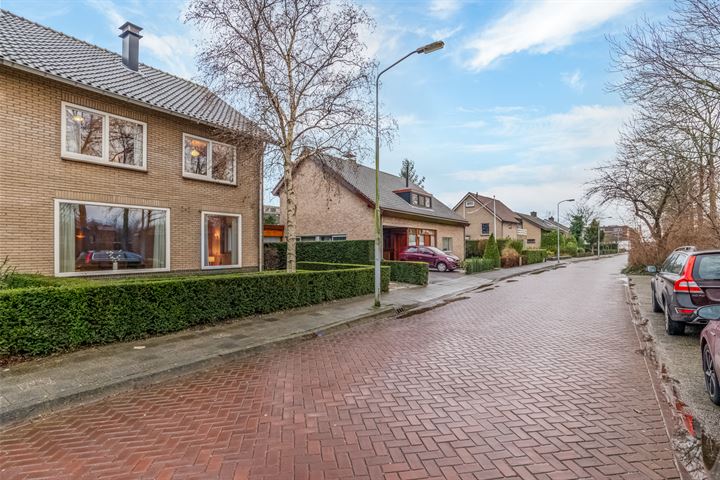 Bekijk foto 43 van Nieuwe Tielseweg 109