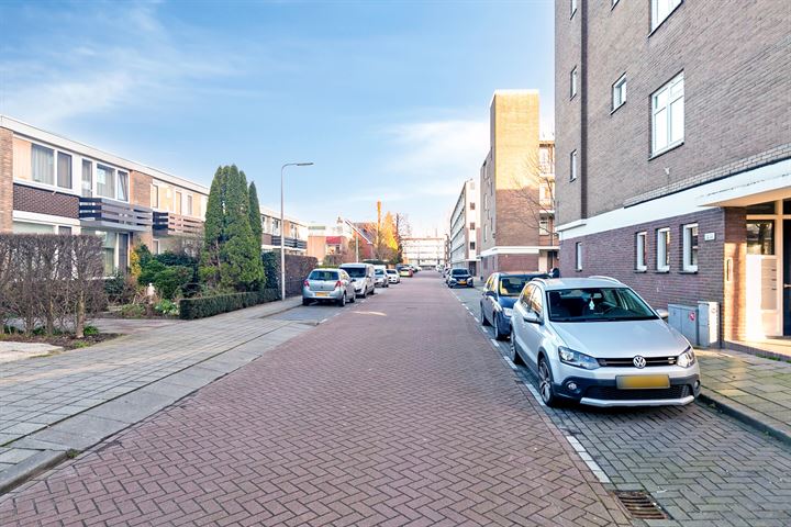 Bekijk foto 32 van Gedenklaan 56