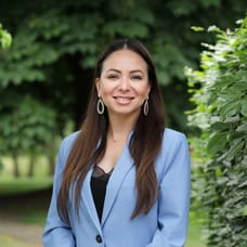 Kimber Heere - Secretaresse