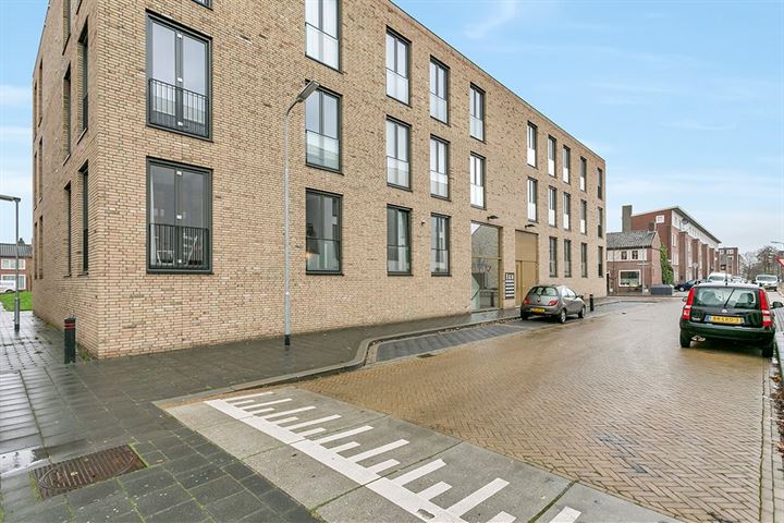 Bekijk foto 1 van Voltastraat 201