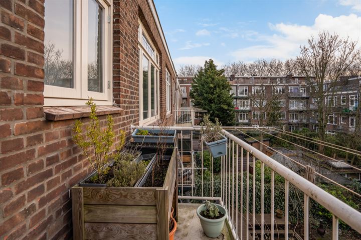 Bekijk foto 27 van Cleyburchstraat 46-B02