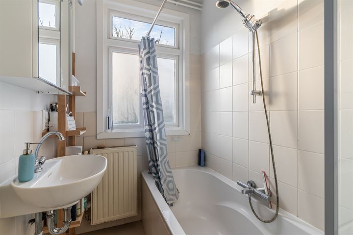 Bekijk foto 30 van Cleyburchstraat 46-B02