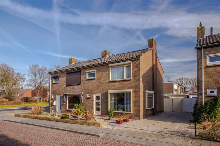 Bekijk foto 1 van Graaf Diderikstraat 24