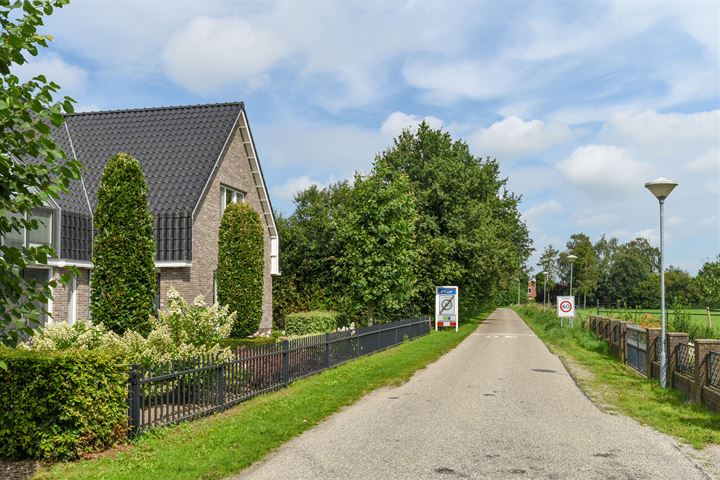 Bekijk foto 45 van Molenweg 11