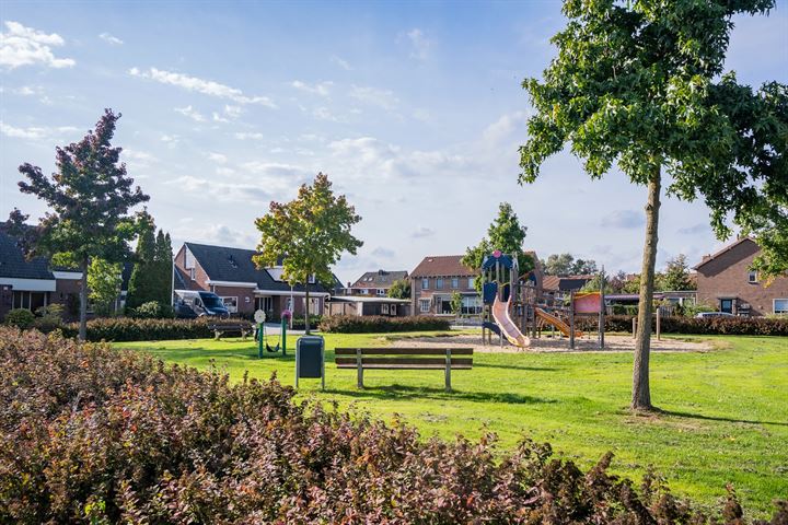 View photo 52 of Burgemeester van Engelenweg 34