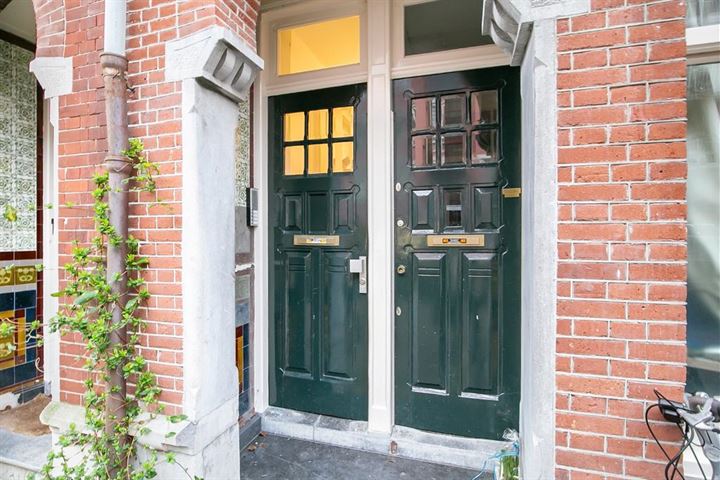 View photo 2 of Vrolikstraat 42-3