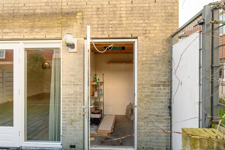 Bekijk foto 22 van Den Bommelstraat 11